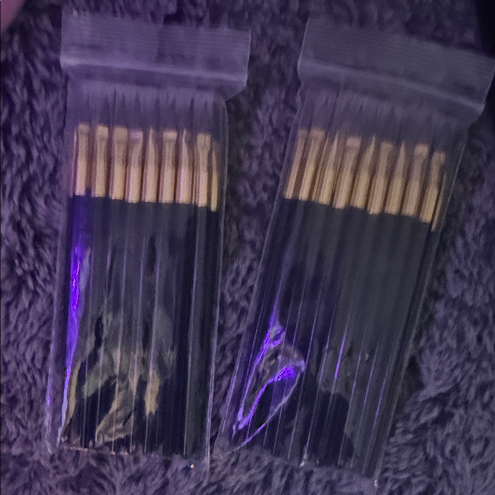 Elegant Black and Gold Brush Set